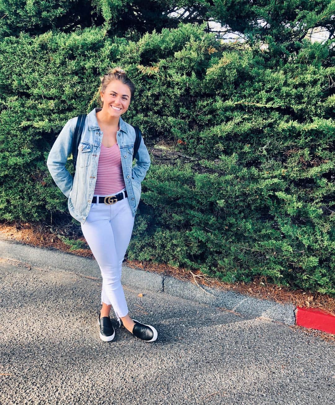 キャシディ・クックのインスタグラム：「before i spilled bbq on my white jeans 😐  _____________________________________________」