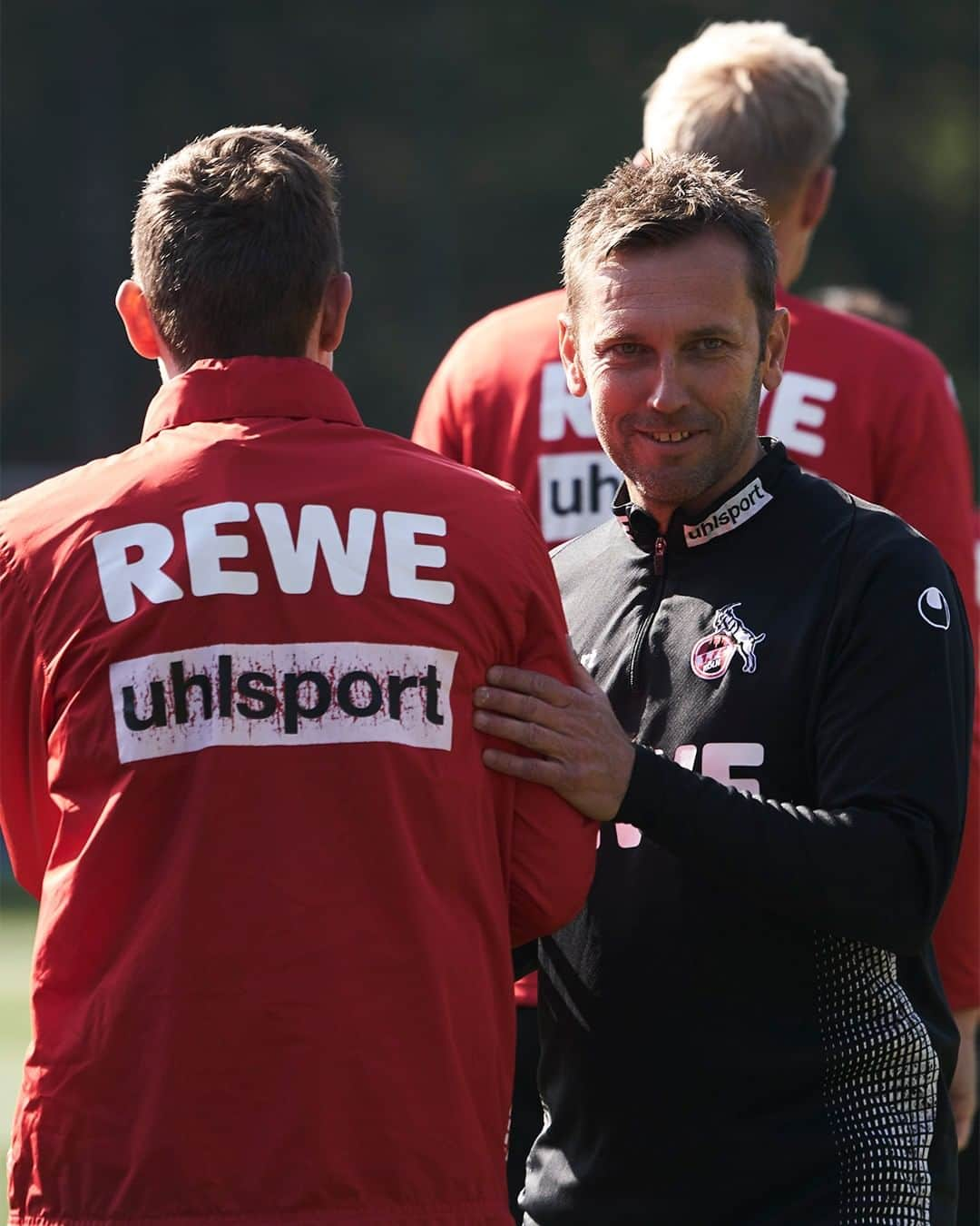 1.FCケルンさんのインスタグラム写真 - (1.FCケルンInstagram)「❓ Ihr fragt - André Pawlak antwortet ❗  Postet eure Fragen an den #effzeh-Trainer unten in die Kommentare. 👇🔴⚪」5月3日 1時00分 - fckoeln