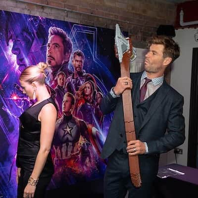 LEGOさんのインスタグラム写真 - (LEGOInstagram)「Check out this LEGO Stormbreaker, made out of 2,400+ bricks! 😍 Absolutely perfect for an epic showdown with Thanos 🙌 #AvengersEndgame #LEGOMarvel」5月3日 1時12分 - lego