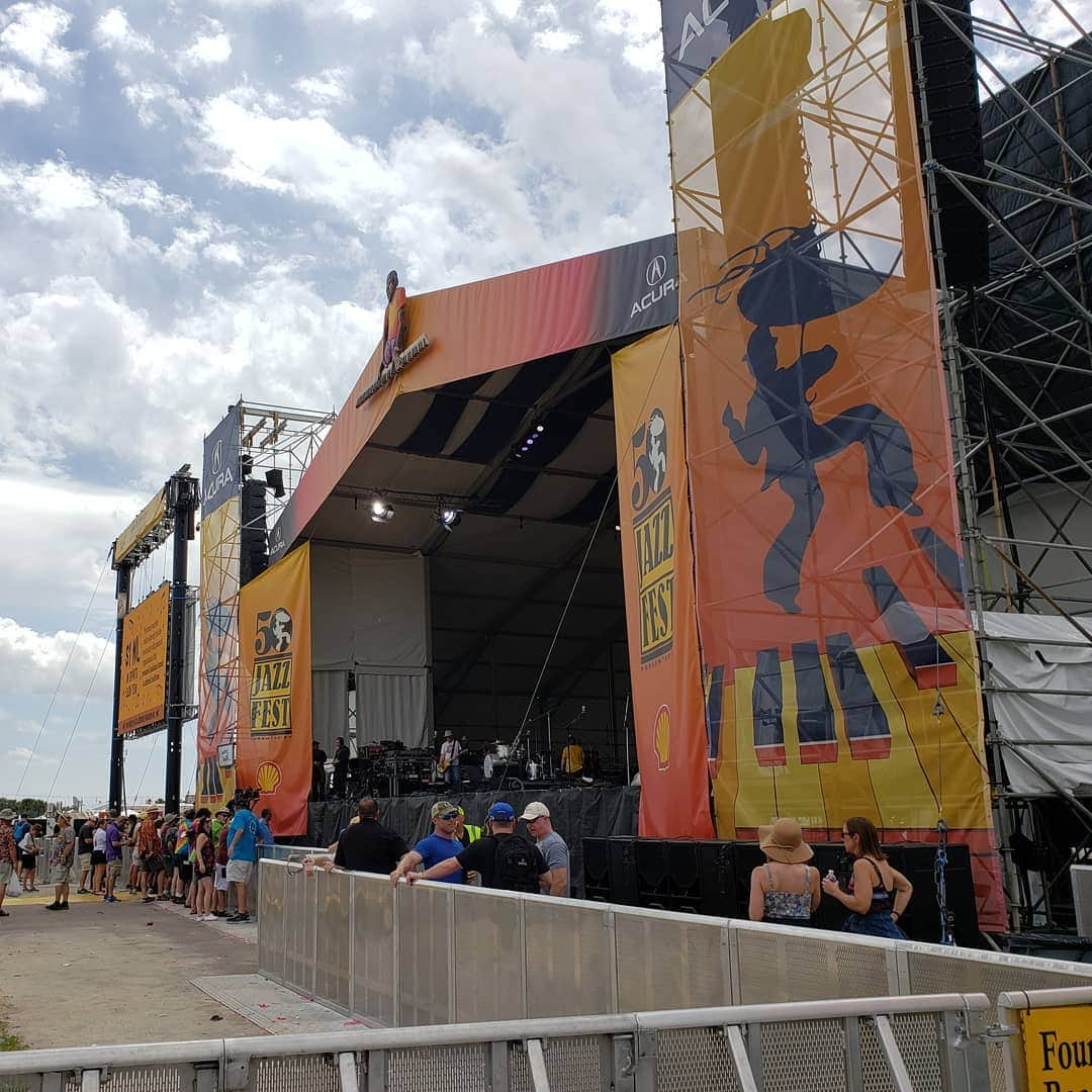 ウィリー・ガーソンさんのインスタグラム写真 - (ウィリー・ガーソンInstagram)「Any given day, no place I'd rather be....@jazzfest」5月3日 1時13分 - willie.garson