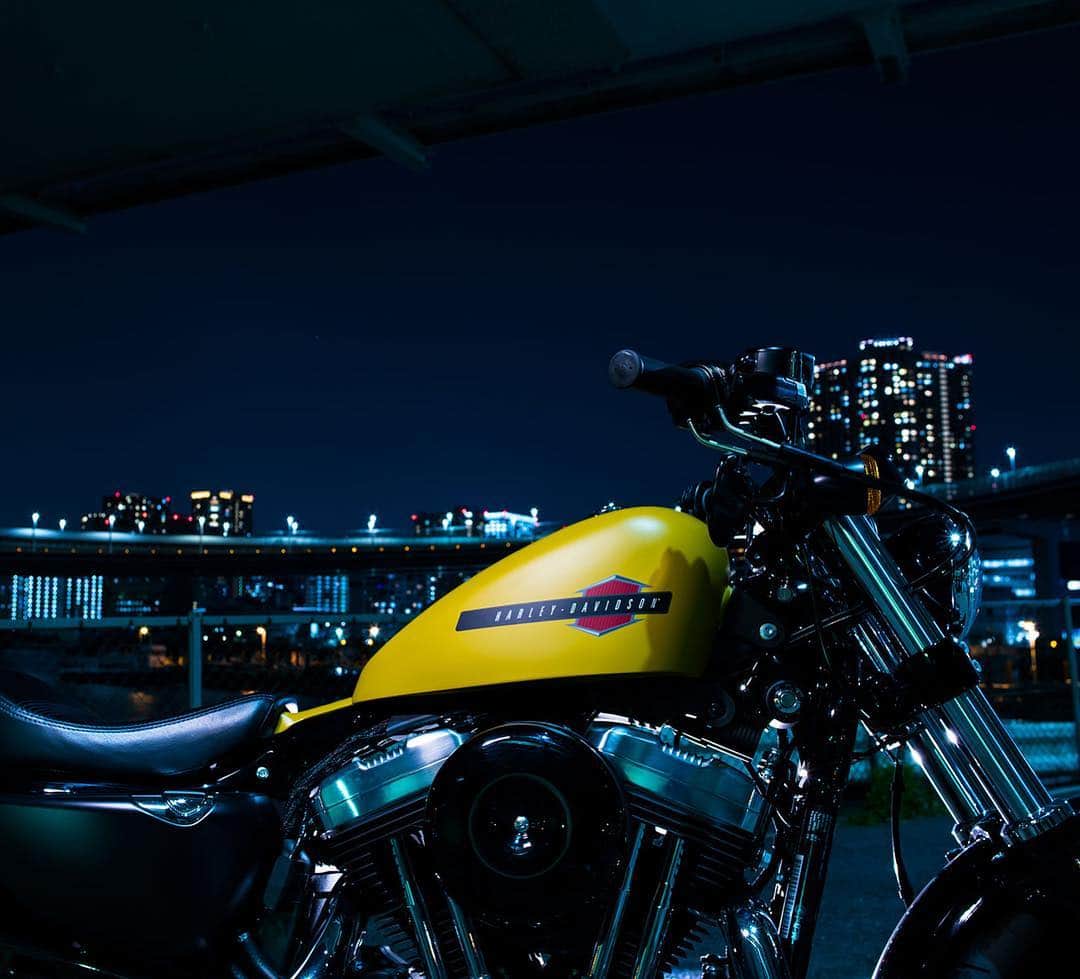 Harley-Davidson Japanさんのインスタグラム写真 - (Harley-Davidson JapanInstagram)「Strangers in the night.  #ハーレー #harley #ハーレーダビッドソン #harleydavidson #バイク #bike #オートバイ #motorcycle #フォーティーエイト #fortyeight #xl1200x #スポーツスター #sportster #写真 #photo #picture #撮影 #shooting #都会 #アーバン #urban #夜 #night #夜景 #nightview #東京 #tokyo #2019 #自由 #freedom」5月3日 1時50分 - harleydavidsonjapan