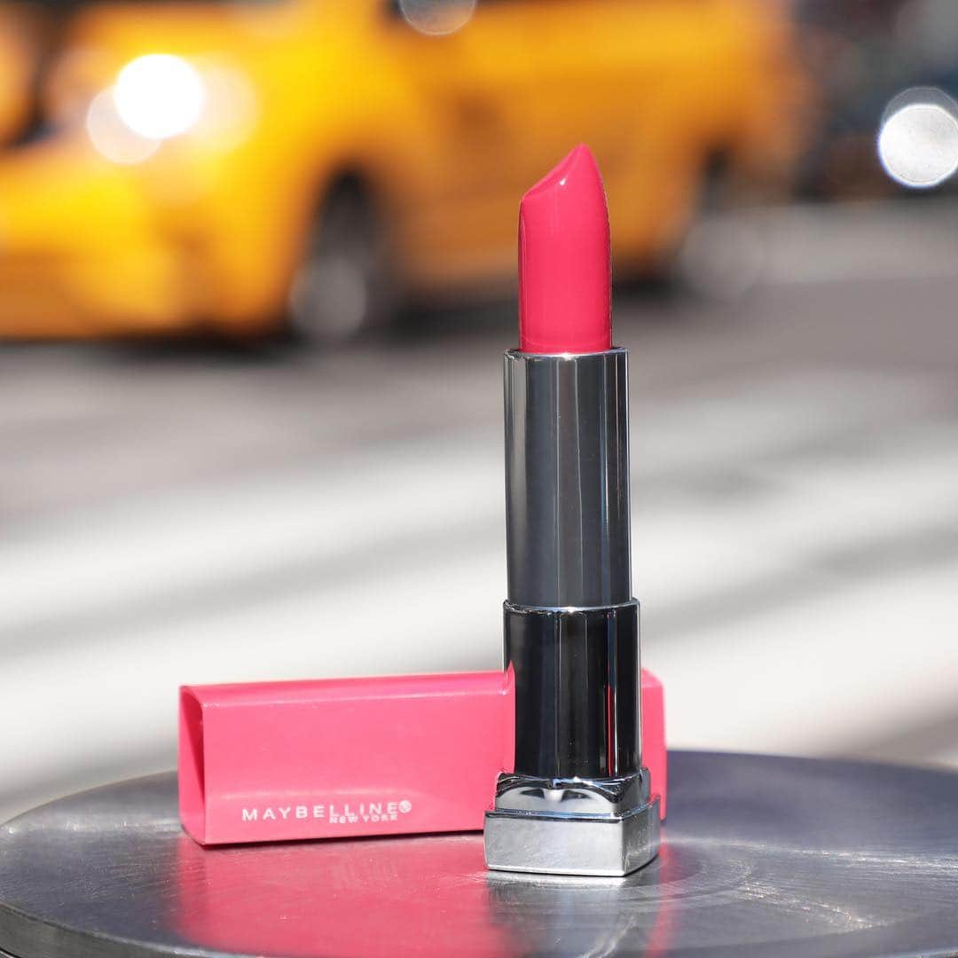Maybelline New Yorkさんのインスタグラム写真 - (Maybelline New YorkInstagram)「Get into this lip! Shown here: #madeforall lipstick in ‘fuchsia for me’. Tag a friend that would rock this bright lippie! 👄」5月3日 2時09分 - maybelline