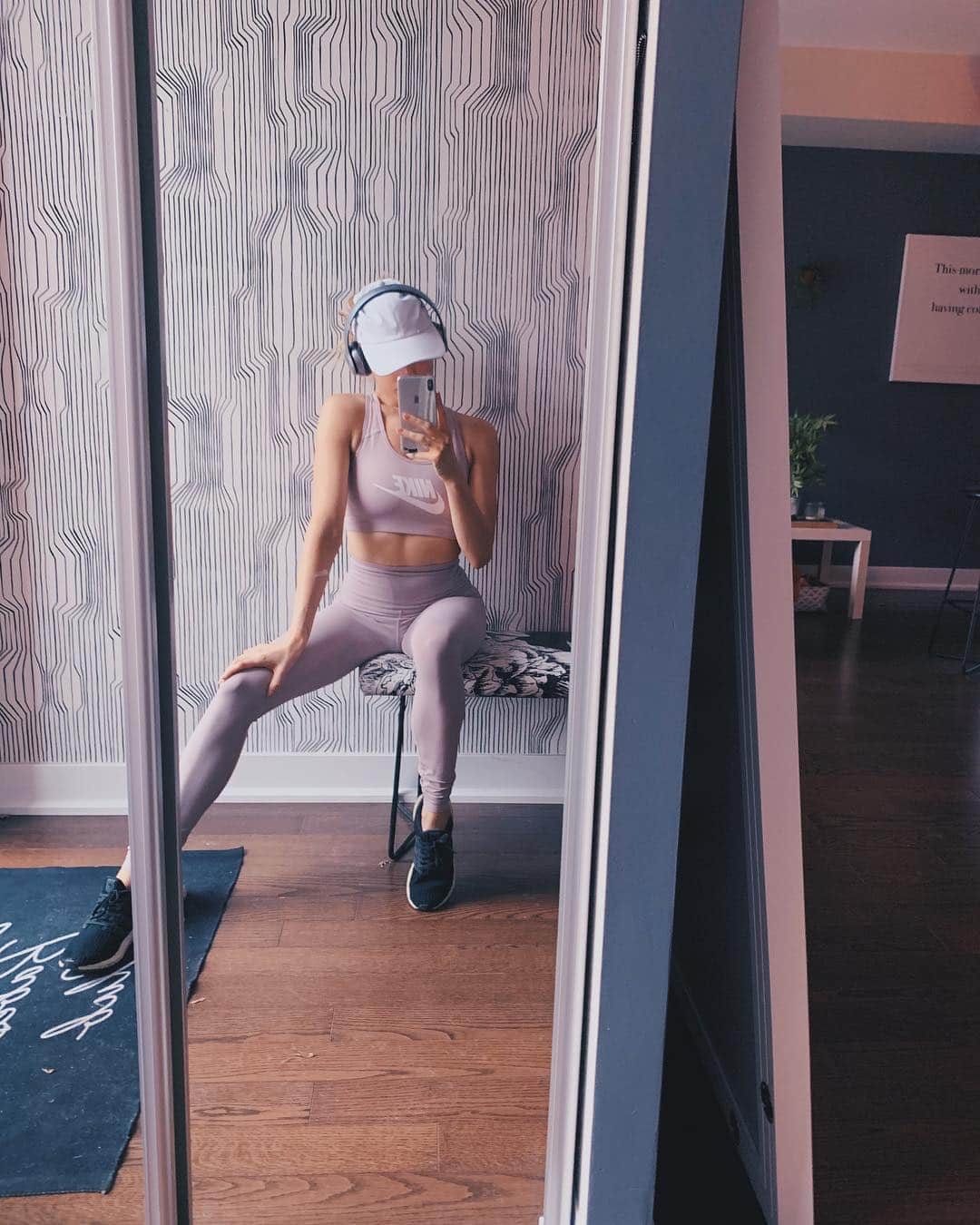 のインスタグラム：「gentle reminder that looks can be deceiving ✨ I used to (and sometimes still do) get super insecure by how easily I get bloated, somehow forgetting how totally human and normal it is. If it weren’t for the best angles and top-picked-pics perhaps the human body and all its phases, shapes and changes wouldn’t seem so foreign or wrong to us. It’s not always easy, but we gotta learn to embrace our bodies with all its angles and abilities. It’s your first and forever home, take care of it🦋」