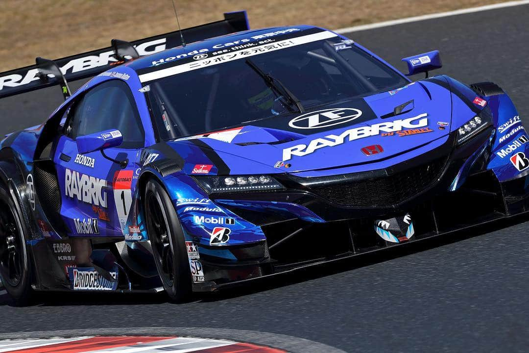 ジェンソン・バトンさんのインスタグラム写真 - (ジェンソン・バトンInstagram)「Time to jump back in the @team_kunimitsu_official #1 Honda NSX. Super GT coming your way this weekend from Fuji Speedway on @motorsportcom live and free to view on their website. 👌🏽 📸by @shigeyoshi_male」5月2日 17時19分 - jensonbutton