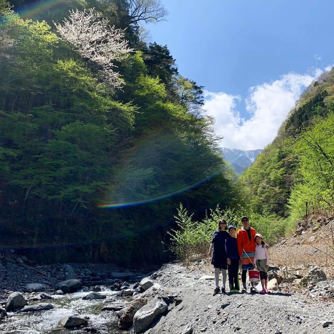 AYUMIさんのインスタグラム写真 - (AYUMIInstagram)「気がつくとcamp、4日目🌿 川を探索したり、釣りをしたり🌈 . . #AYUMIアウトドア #ファミリーキャンプ #camp #キャンプ #湯治キャンプ #源泉かけ流し #outdoor #アウトドア #釣り #登山1泊してからの #camp4日目 #自然の中で」5月2日 17時20分 - ayumiayunco