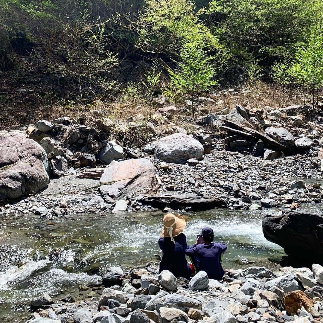 AYUMIさんのインスタグラム写真 - (AYUMIInstagram)「気がつくとcamp、4日目🌿 川を探索したり、釣りをしたり🌈 . . #AYUMIアウトドア #ファミリーキャンプ #camp #キャンプ #湯治キャンプ #源泉かけ流し #outdoor #アウトドア #釣り #登山1泊してからの #camp4日目 #自然の中で」5月2日 17時20分 - ayumiayunco