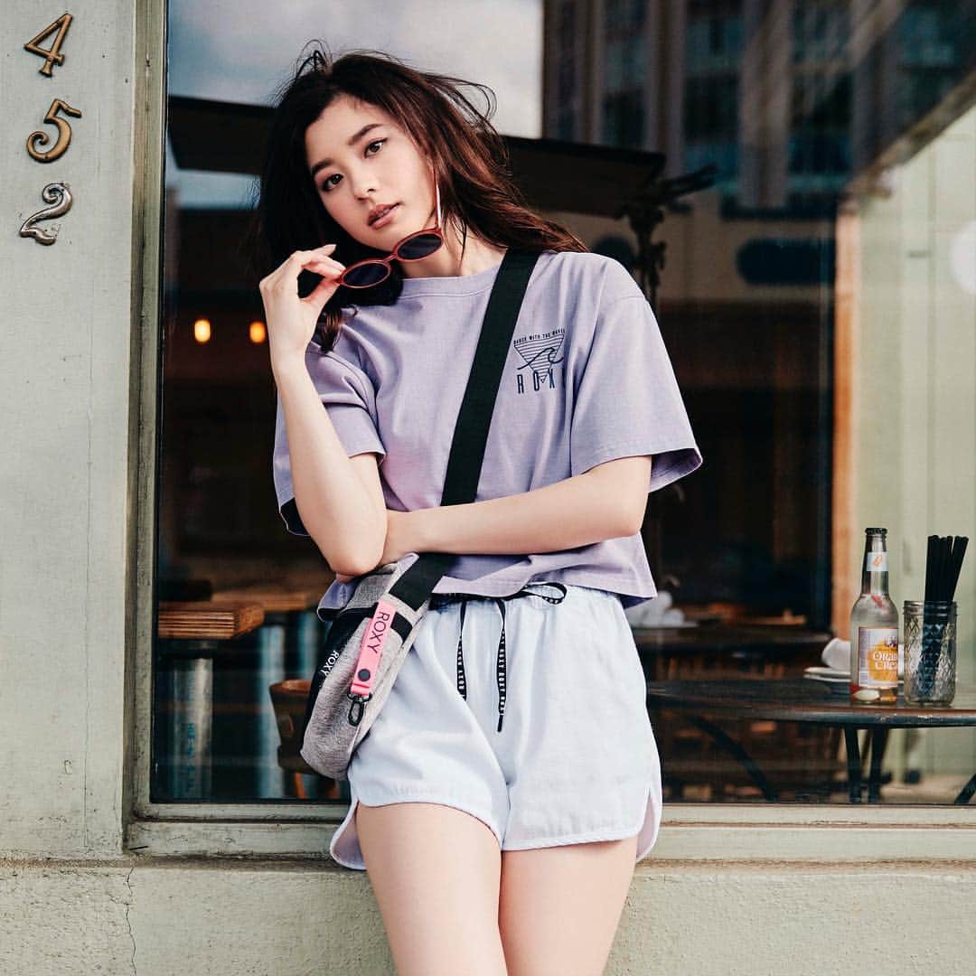 ROXY JAPANさんのインスタグラム写真 - (ROXY JAPANInstagram)「Tシャツとショートパンツで歩ける季節☀️ Model / @asahina_aya」5月2日 17時33分 - roxyjapan