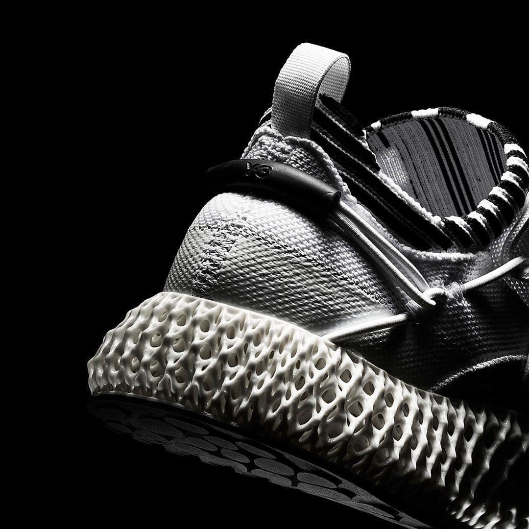 ワイスリーのインスタグラム：「Y-3 RUNNER 4D II is sold out online. ​  Shop at a selection of Y-3 flagship stores. ​--- ​#adidas #Y3 #YohjiYamamoto #adidas4D」