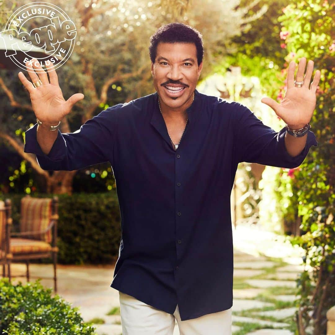 ライオネル・リッチーさんのインスタグラム写真 - (ライオネル・リッチーInstagram)「Throwing it way back..... 🤗 #tbt」5月2日 17時31分 - lionelrichie