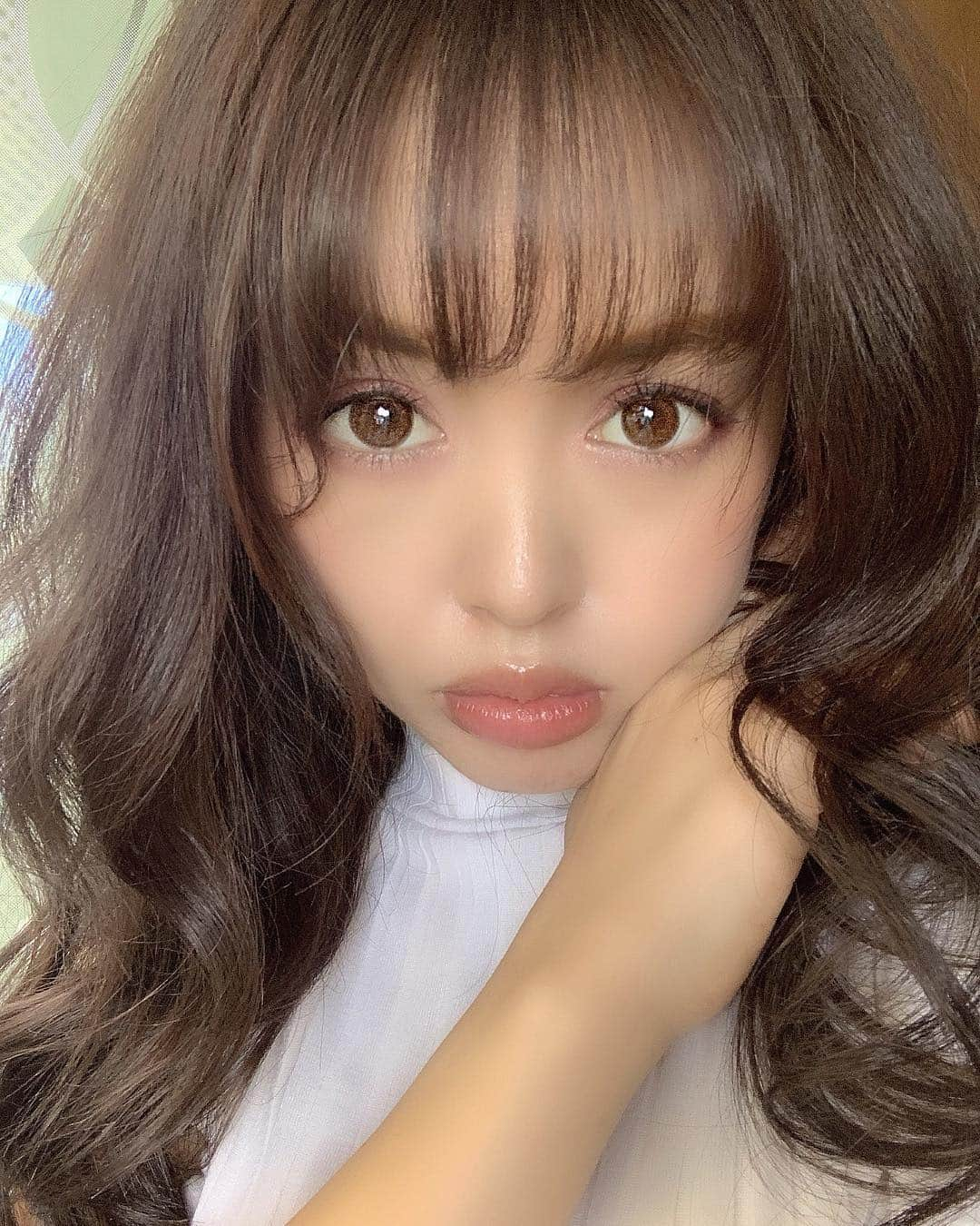 板橋瑠美さんのインスタグラム写真 - (板橋瑠美Instagram)「令和元日  心機一転 New hairに💓 ・ ・ 5センチくらい切って、 暗くして、 前髪を多く作って イメチェン✨✨ ・ 日に当たると透明感の出る アッシュベージュです❤️ ・ いい切り替えだ💓 ・ @tia_by_risel  店長 @makoto828  いつもありがとうございます😊！！」5月2日 17時35分 - rumi_official_0616