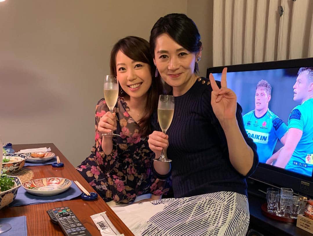 須黒清華さんのインスタグラム写真 - (須黒清華Instagram)「令和✨初日は、大好きな水原恵理姉さんのお家で、令和飲み🥂 福田アナも遅れて合流して乾杯‼︎ 美味しい恵理さんの手料理と、ラグビーの試合と共に🏉 幸せな新時代の幕開けでした😋✨ …というか、時代は変わっても私たちは今までとあまり変わらないみたいです（笑） そんな私ですが、令和もよろしくお願い致します‼︎ #水原恵理 さん #福田典子 #令和 #令和飲み #手料理 #ラグビー 今年は#ラグビーワールドカップ」5月2日 17時36分 - sayaka_suguro