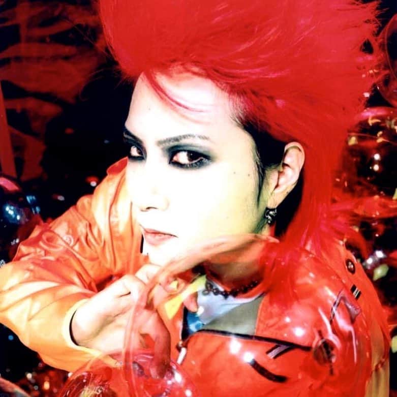 のインスタグラム：「2019.05.02 Ｉ love you forever.  #hide #XJAPAN 想いが強く苦しいので来年同じ年になったら 初めて御墓参りへ行こうと考えてます。」