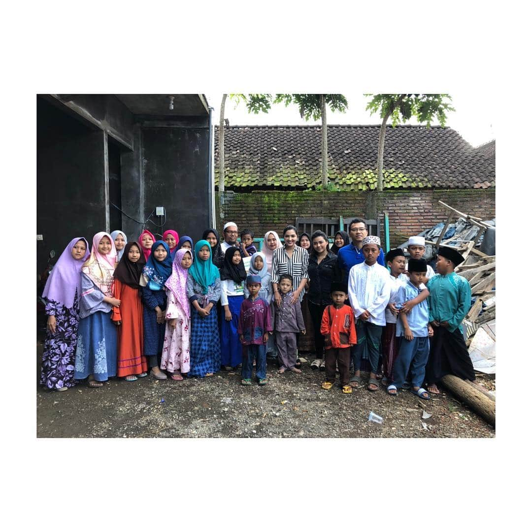 Ashantyさんのインスタグラム写真 - (AshantyInstagram)「Berkunjung ke rumah yatim darul mustofa😍 Bismillah.. @hermansyahfoundation」5月2日 17時41分 - ashanty_ash