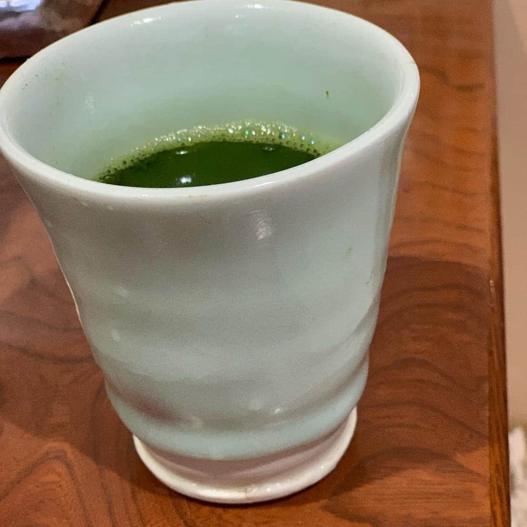 岸本加世子のインスタグラム：「今日は八十八夜。緑茶の日でもあります。静岡出身なので、1年で一番心躍る季節です。毎年八十八夜に新茶を1年分注文します。超お茶好き。#静岡茶」