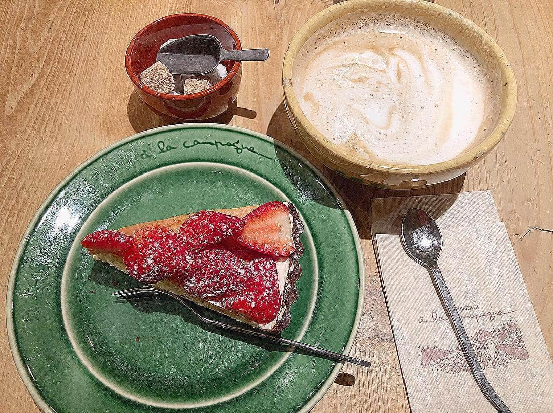 高橋彩音さんのインスタグラム写真 - (高橋彩音Instagram)「🍴🍓🍴 #カフェオレ #の #マグカップ #大きめ #可愛い」5月2日 17時56分 - aayyaannee811