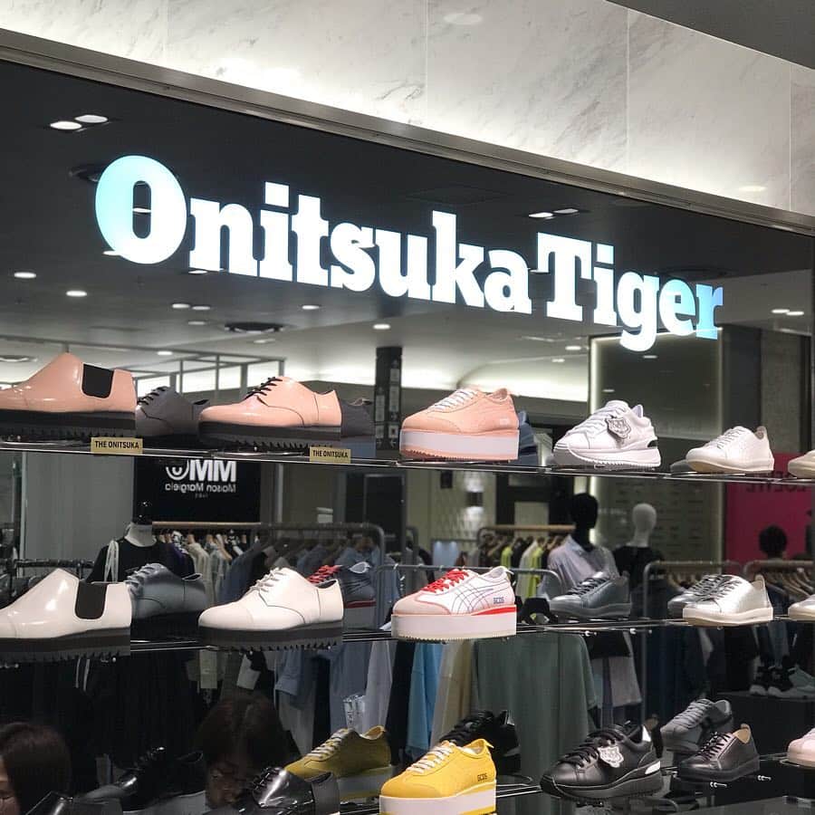HANKYU.MODEさんのインスタグラム写真 - (HANKYU.MODEInstagram)「THE ONITSUKA NEW ARRIVAL At 3F MODE  #Hankyu #HANKYUMODE #umedahankyu #阪急うめだ本店 #うめだ阪急 #阪急百貨店 #osaka #umeda #mode #onitsukatiger #オニツカタイガー #shoes #シューズ」5月2日 18時01分 - hankyumode