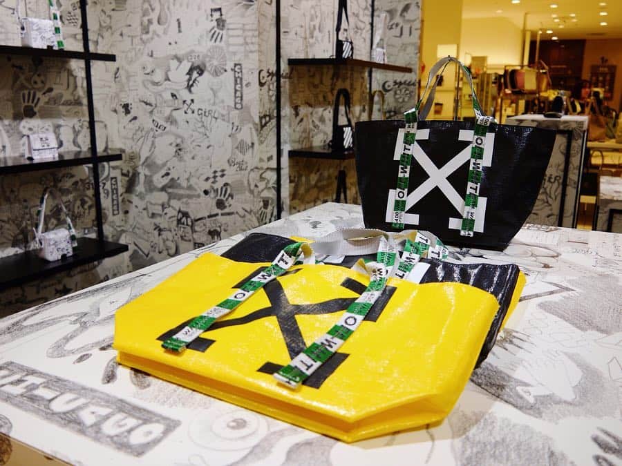 のインスタグラム：「. 伊勢丹新宿店限定のバッグ＆ウォレットが大充実！ . 国内初開催！＜オフホワイト＞のバッグにフォーカスしたポップアップイベント 詳しくはプロフィールリンクからご覧ください🔝 . ＜OFF-WHITE＞ c/o VIRGIL ABLOH bag popup 2019.5.1 wed - 5.7 tue 本館1階＝ハンドバッグ/プロモーション . @off____white #off____white #OffWhite #capsulecollection #popupshop #bag #instabags #baglover #bagholic #itbag #fashion #mode #Isetan #tokyo #shinjuku @isetan_shinjuku_handbag #オフホワイト #バッグ #2019春夏 #カプセルコレクション #新作 #新宿 #伊勢丹 #新宿伊勢丹 #伊勢丹新宿店」