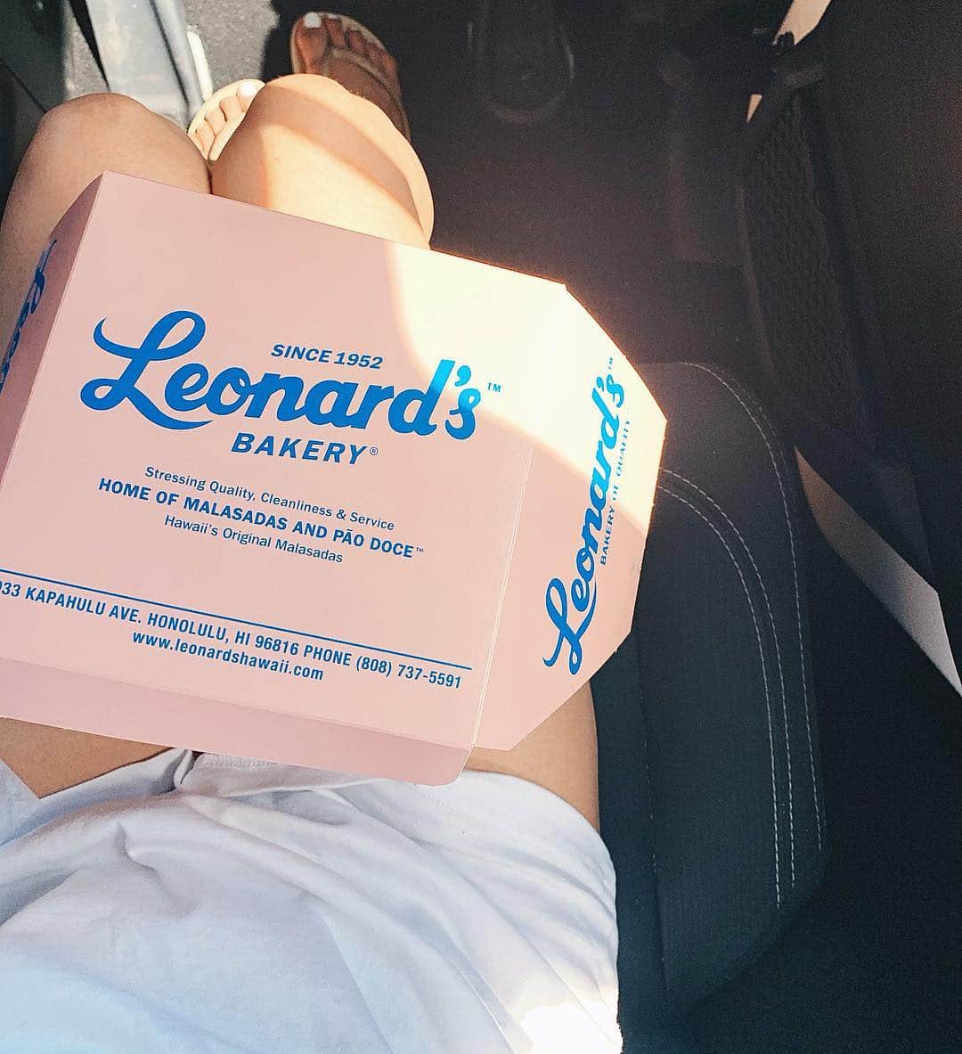 小西翼さんのインスタグラム写真 - (小西翼Instagram)「. 毎回5個ぐらい食べれる 勢いやけど、今回は２個 で我慢、、、😔💕笑 . #もっと食べたい#leonards」5月2日 18時14分 - tucha_k