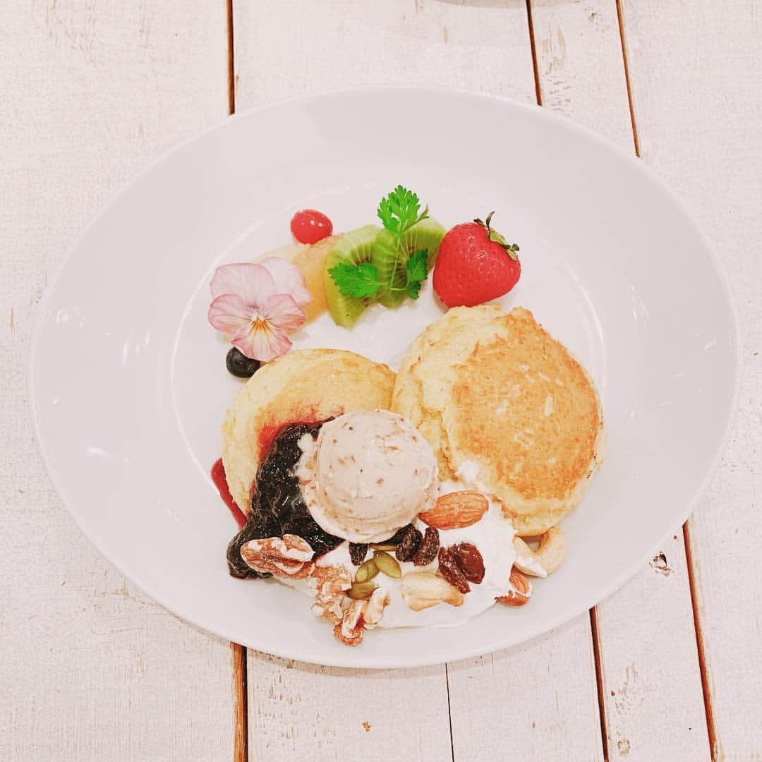 柴小聖さんのインスタグラム写真 - (柴小聖Instagram)「#sweet #cafe #vegan #veganfood #healthyfood #healthylifestyle #diet #happy #lunch #instagood #instafood #instalike #ootd #pancakes #fruits #icecream #ビーガンカフェ #植物性 #ヘルシーランチ #アインソフ #アインソフジャーニー #ainsoph」5月2日 18時22分 - konona.official