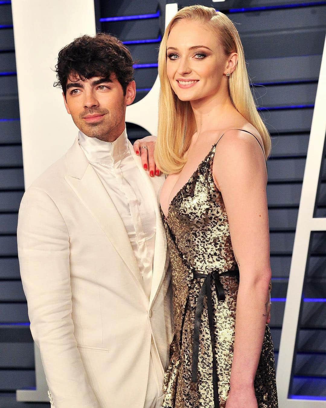 WHO WHAT WEARさんのインスタグラム写真 - (WHO WHAT WEARInstagram)「What happens in Vegas... 💍 Joe Jonas and Sophie Turner are officially married. Tap the link in bio for all the details on their surprise wedding. photo: getty images」5月2日 18時27分 - whowhatwear