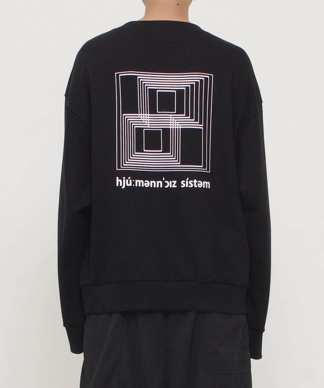 ウィザードのインスタグラム：「2019 Spring/Summer “Humanoise System"  Offical Web Store  https://wizzard.stores.jp/  In store now  SHORT CREW NECK SWEAT  シルケットを程よく施し、ハリ感と光沢をもたせた高級感ある裏毛を使用。 程よくハリ感を持たせた裏毛がシルエットをキープ。 ショート丈のワイドシルエット。  #wizzard_fac #wizzard #fashion #tokyofashion  #streetfashion  #fashionphoto  #streetwearbrand  #streetwearaddicted #19ss #ウィザード #メンズファッション #ファッション #モード #モード系ファッション」