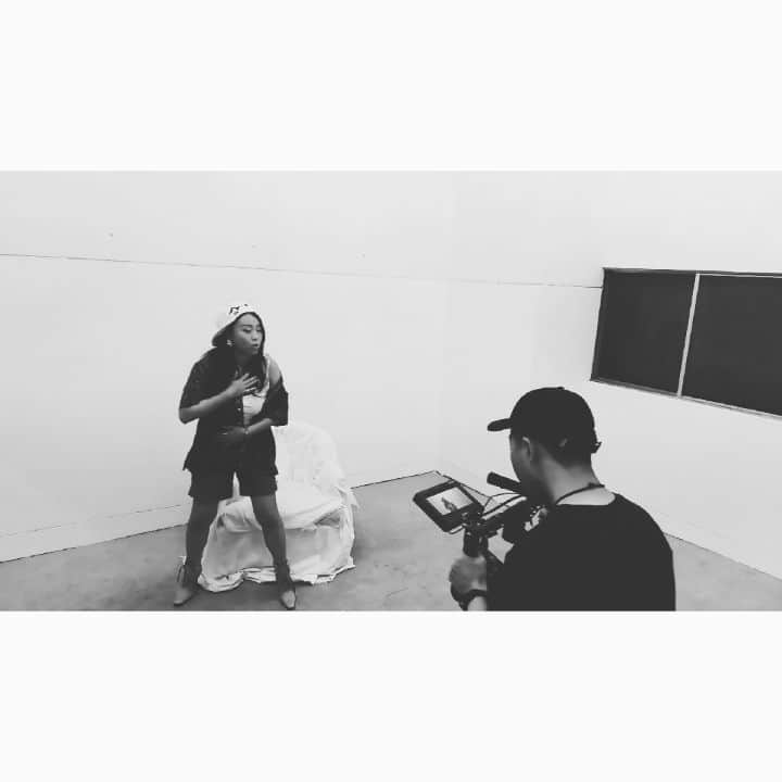 のインスタグラム：「shooting.  令和、初仕事は某広告の撮影でした。  GW明けには情報公開されるみたいだお。」