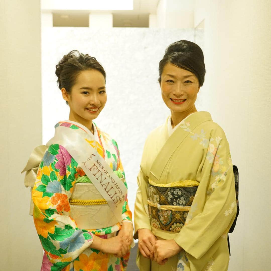 ミス・グランド・ジャパンさんのインスタグラム写真 - (ミス・グランド・ジャパンInstagram)「TOKYO KIMONO SHOW 2019﻿ with Miss Grand Japan 2018&2019﻿ ﻿ 日本橋三井ホールにて開催された東京キモノショーに、ミス・グランド・ジャパン2018&2019メンバーが登壇いたしました。﻿ ミス・グランド・ジャパンの公式トレーナーの野口先生に、着物でのエスコートダンスをご指導いただき、華やかにオープニングを飾りました。﻿ ﻿ ﻿ ﻿ MODEL:﻿ @haru04211024 ﻿ @mariko_jpn_531 ﻿ @honami_nishikawa ﻿ @fym.t ﻿ @sakiko.t_330 ﻿ @_rrxx_ ﻿ @hiroka_yoshizawa ﻿﻿ ﻿﻿ PHOTO:﻿ @ys.life.style.innovation ﻿﻿ ﻿ ﻿ #東京キモノショー﻿ #朝日新聞﻿ #きもの﻿ #きものエスコートダンス﻿ #きものダンス﻿ #エスコートダンス﻿ #エスエーダンススタイル﻿ #教養のダンス﻿ #野口幸代﻿ #escourtdance ﻿ #kimonoescourtdance ﻿ #sadancestyle ﻿ #kimonodance ﻿ #sachiyonoguchi﻿ #dance ﻿ #kimonodance﻿ #着物﻿ #ZENDEN﻿ #MICOTO8﻿ #プリンセスルーム﻿ #振袖﻿ #ミスグランドジャパン﻿ #ミスグランド﻿ #missgrandjapan﻿ #mgj」5月2日 18時51分 - missgrandjapan