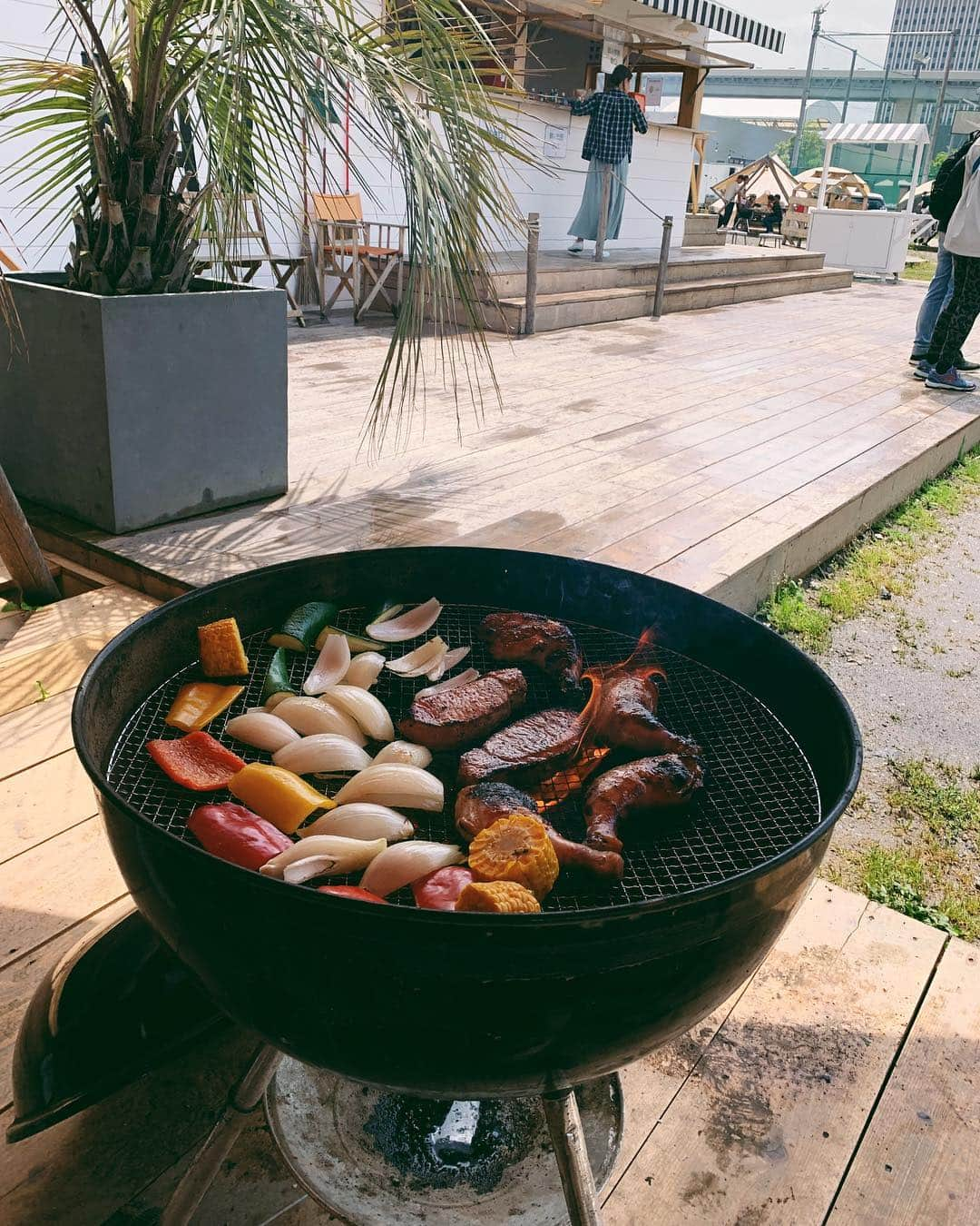 鈴木えみさんのインスタグラム写真 - (鈴木えみInstagram)「国民の休日🥳🌈 みさ家族とBBQしてきました🍖晴れてよかった〜✨」5月2日 18時49分 - emisuzuki_official