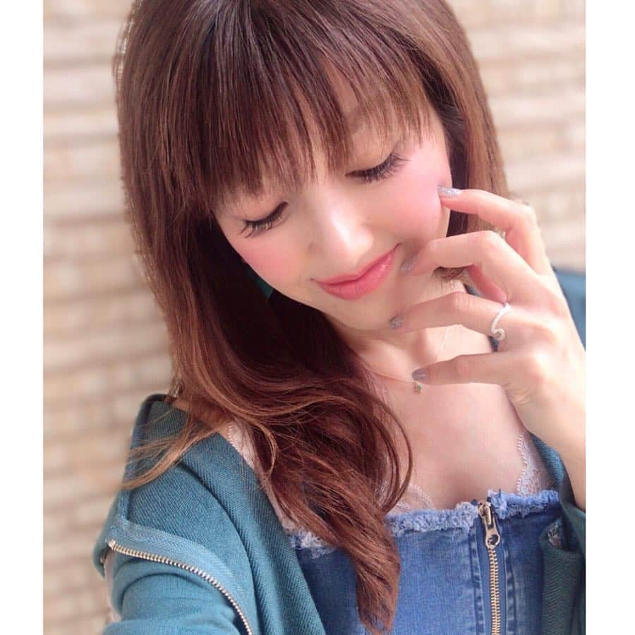 mii_stagramさんのインスタグラム写真 - (mii_stagramInstagram)「💍✨💍✨💍 ・ @smileys214 さんの スマイリーズ オリジナル  ウェーブリング💍✨ ・ ハンドメイドのハワイアンジュエリー 🌈🌺🐢💃🌴 波をデザインしたウェーブ型🌊 華奢なデザインは指先を綺麗に演出❤ ・ 男性のゴツい指にも似合うから ペアリングとかもいいよねぇ〜💍👫 💍 ・ ・ @smileys214  是非checkしてね～💕💕 ・ ・ #fashion#coordinate#accessory#jewelry #Hawaiianjewelry#リング#指輪#ウェーブリング#ファッション#コーデ#コーディネート#アクセサリー#ジュエリー#ハワイアンジュエリー#ハワジュ#ハンドメイドアクセサリー#ハンドメイド#大人カジュアル#カジュアルコーデ#きれいめカジュアル#きれいめコーデ#今日のコーデ#カジュアル#おしゃれさんと繋がりたい #インフルエンサー」5月2日 18時53分 - miyuki.0419.karemari