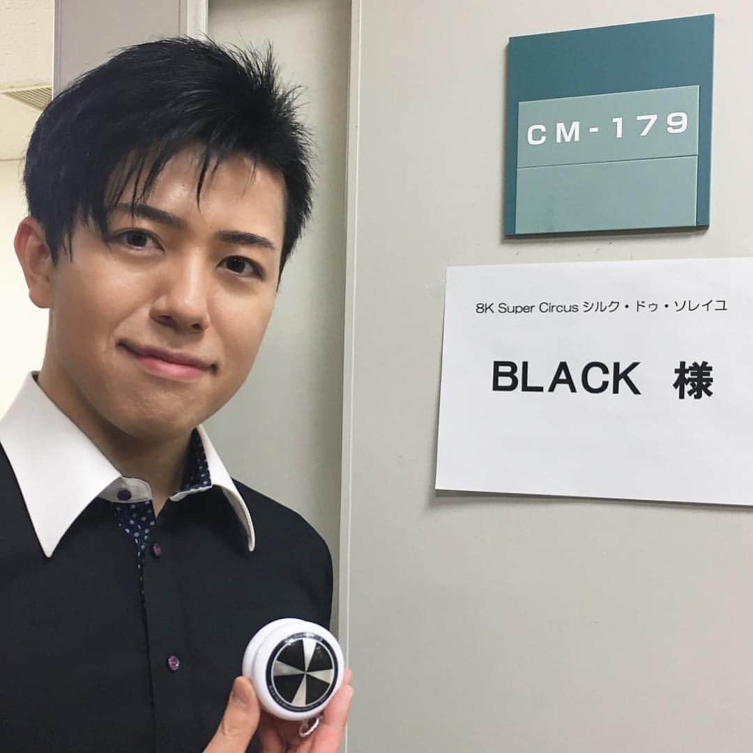 BLACKさんのインスタグラム写真 - (BLACKInstagram)「【TV出演のお知らせ】令和初のTV出演のお知らせです！﻿ ﻿ 日時は5/4(土)23:10～24:10と5/5(日)5:00～6:00、BS NHKさんにてシルク・ドゥ・ソレイユ特集の番組「世界を沸かせるスーパーサーカス～華麗なるステージとその裏側～」に出演させていただきます。﻿ ﻿ 僕がKURIOSに出演していた際の映像も使われるかも？お楽しみに！﻿ ____________________﻿﻿﻿ First TV appearance in Reiwa era! Special program introduces many Cirque du Soleil shows of course includes KURIOS. Some footages of my performance on Cirque stage might be seen too?﻿ ____________________﻿﻿﻿ #BLACK #yoyo #kurios #cirque #cirquedusoleil #circus #cabinetofcuriosities #steampunk #cirqueway #circusaroundtheworld #backstagecirque #circusinternational #artist #performer #TV #onair #TatsuyaIshii #キュリオス #シルクドゥソレイユ #ヨーヨー #石井竜也」5月2日 18時55分 - officeblack