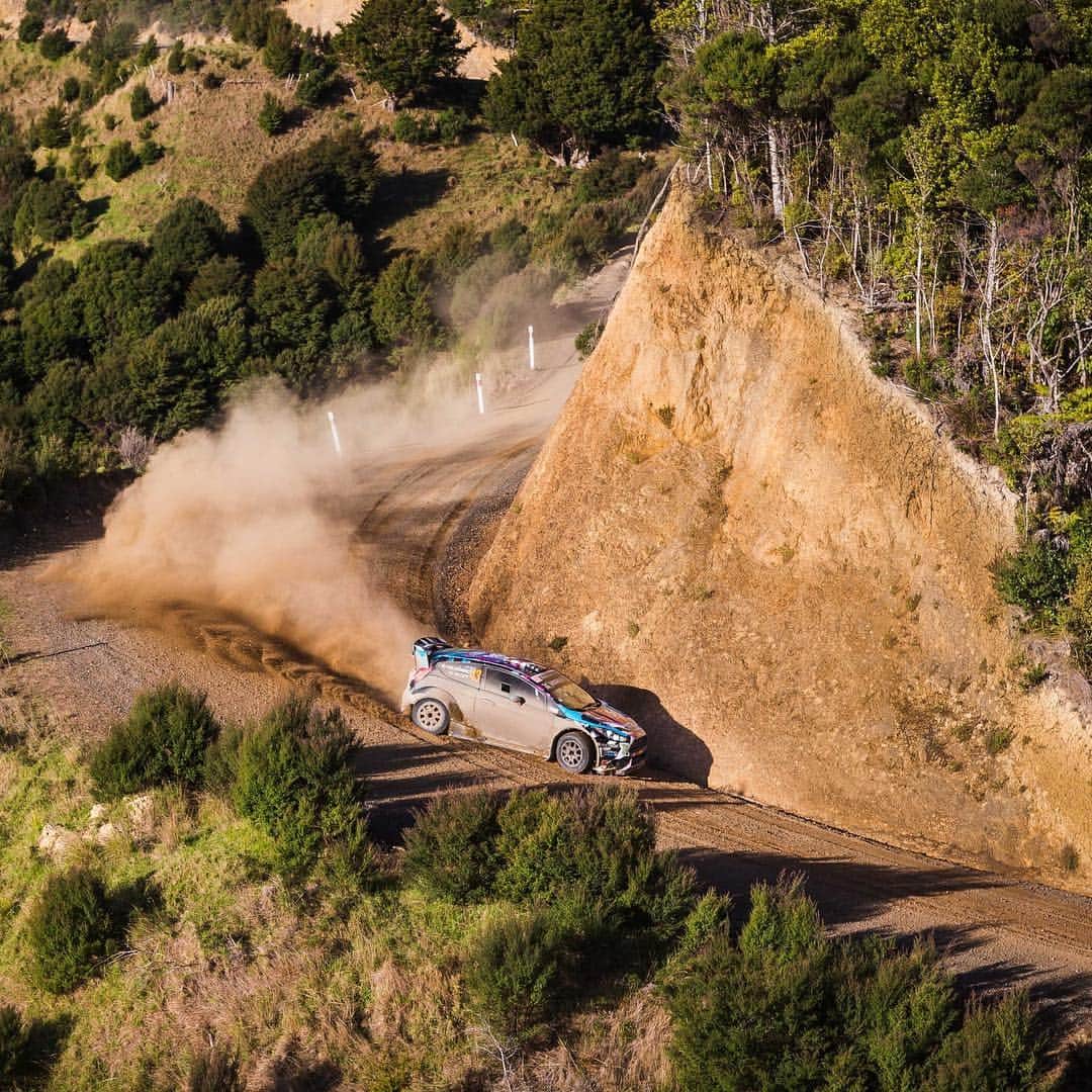 ケン・ブロックさんのインスタグラム写真 - (ケン・ブロックInstagram)「#TBT to 2015 when @AlexGelsomino and I last competed here at Rally Whangarei with my Ford Fiesta HFHV - and won outright! That car was a lot of fun here on these amazing New Zealand gravel roads, and putting it at the top of the podium wasn’t so bad either! #RallyWhangarei #FordFiestaHFHV」5月2日 18時56分 - kblock43