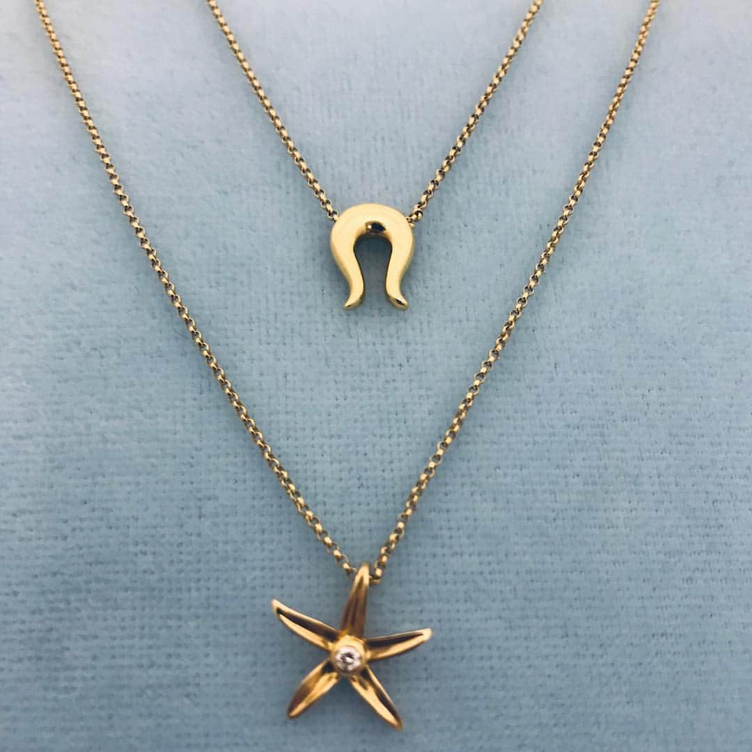 のインスタグラム：「🌟🌟Colgantes en oro amarillo. Estrella con diamante de la  colección My First y colgante con cadena de oro amarillo liso🌟🌟 #JoaquinBerao #handmade #jewelryaddict #fashion #jewelrydesign #jewelry #JoaquinBeraoJapon #JoaquinBeraoMilan #JoaquinBeraoValencia」