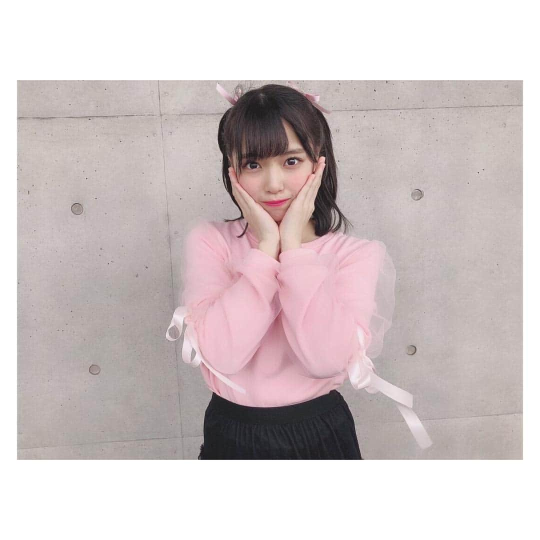 岩田陽菜さんのインスタグラム写真 - (岩田陽菜Instagram)「#握手会 ありがとうございました！﻿ ﻿ #私服 です💕﻿ ﻿ #リボン がたくさん🎀﻿ ﻿ ﻿ ﻿ #トップス  #honeysalon﻿ ﻿ #スカート  #andmary﻿ ﻿ #靴下  #tutuanna﻿ ﻿ #靴  #niceclap﻿ ﻿ ﻿ #ヘアアレンジ #ハーフツイン 🎀🎀﻿ #STU48 #岩田陽菜  #ピンク #黒」5月2日 19時03分 - hina_naso_stu48