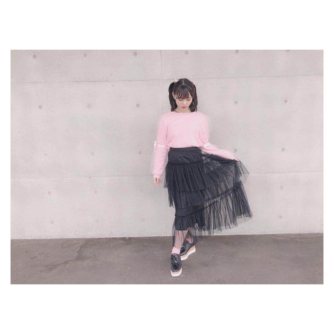 岩田陽菜さんのインスタグラム写真 - (岩田陽菜Instagram)「#握手会 ありがとうございました！﻿ ﻿ #私服 です💕﻿ ﻿ #リボン がたくさん🎀﻿ ﻿ ﻿ ﻿ #トップス  #honeysalon﻿ ﻿ #スカート  #andmary﻿ ﻿ #靴下  #tutuanna﻿ ﻿ #靴  #niceclap﻿ ﻿ ﻿ #ヘアアレンジ #ハーフツイン 🎀🎀﻿ #STU48 #岩田陽菜  #ピンク #黒」5月2日 19時03分 - hina_naso_stu48