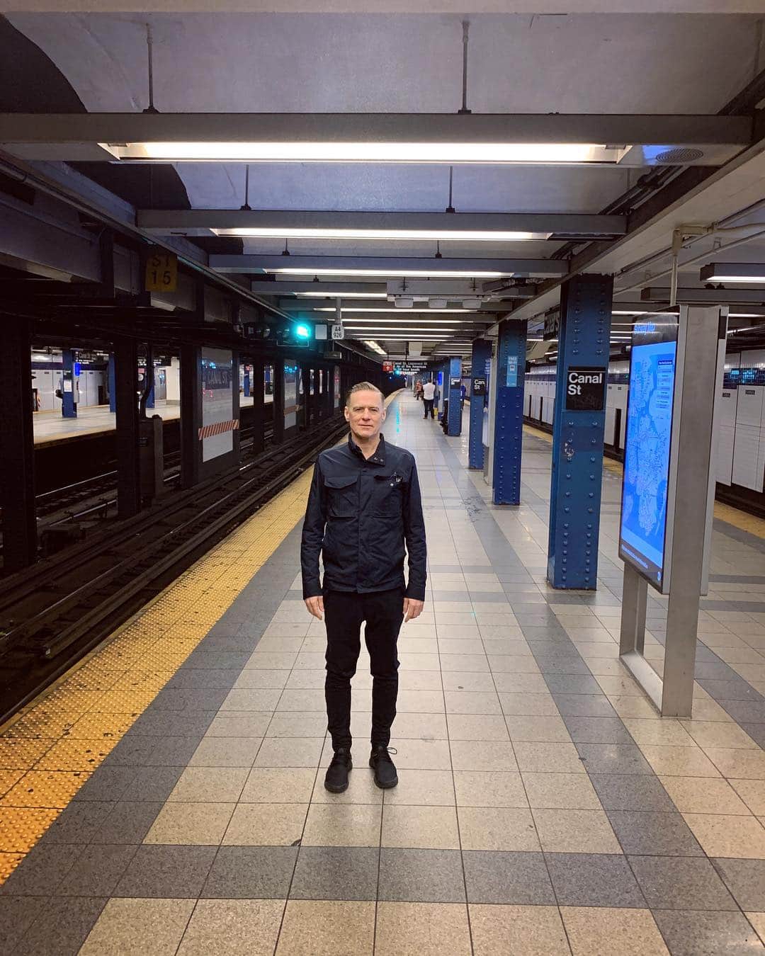 ブライアン・アダムスのインスタグラム：「Headed somewhere in NYC #bryanadamsshinealight」