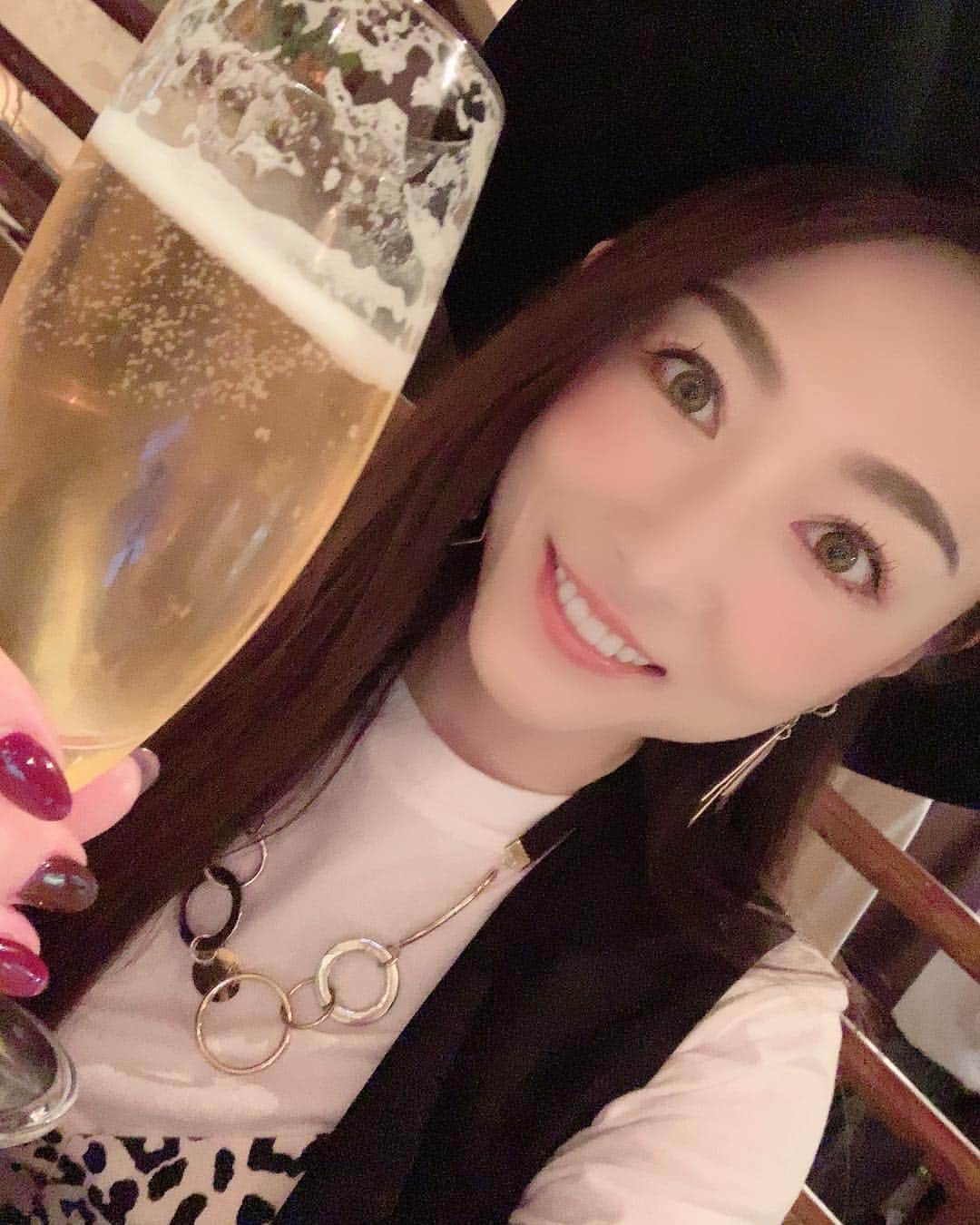 杏さゆりさんのインスタグラム写真 - (杏さゆりInstagram)「今日は〜舞台にたまたま観に来てくれて、10年ぶりくらいに再会出来たお世話になった方と😝✨ . 早めに着いちゃったので 先に頂きますw 🍺✨ . #🍺 #ビール #beer #杏さゆり #SayuriAnzu」5月2日 19時06分 - anzu_sayuri_official