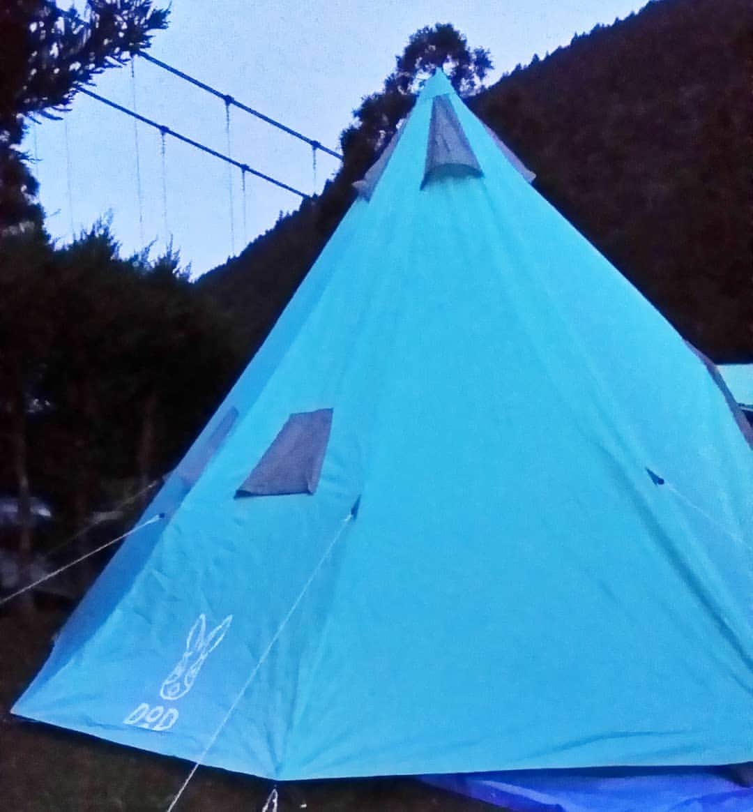町田星児さんのインスタグラム写真 - (町田星児Instagram)「薄暗くなってきたけど、なんとかテント設営完了。飯にする！」5月2日 19時06分 - machidaseiji