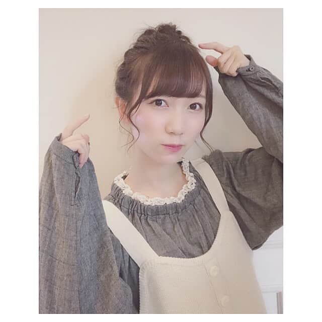 江嶋綾恵梨さんのインスタグラム写真 - (江嶋綾恵梨Instagram)「22歳、最後のカラーは﻿ 大好きな栗色にしてもらいました🌰💭﻿ ﻿ ひとみさんいつもアレンジまで﻿ 可愛くしてくれてありがとうございます☺︎☺︎﻿ 久しぶりのお団子🍡ふふ﻿ ﻿ #サロン #美容室 #原宿 #団子ヘア #hair #haircolor」5月2日 19時24分 - aeringoooo