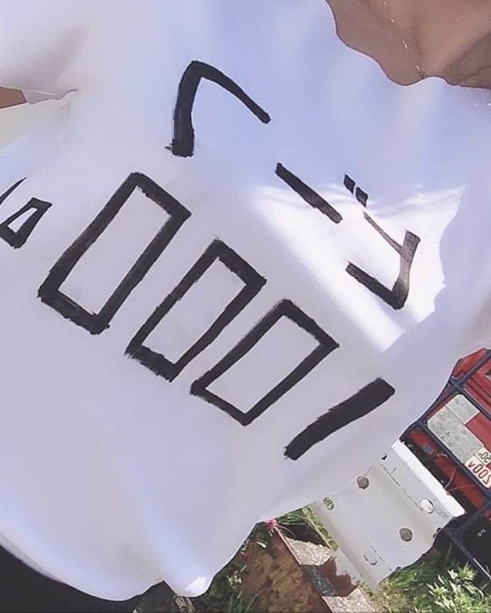 小見川千明さんのインスタグラム写真 - (小見川千明Instagram)「イベントで着ていたTシャツ、実は手書きでした🌷✧︎*。 . 100%から1000%にこっそりパワーアップしています🐃🐂🐄笑 . . . #肉フェス2019 #邪神ちゃんドロップキック」5月2日 19時44分 - chiaki_omigawa