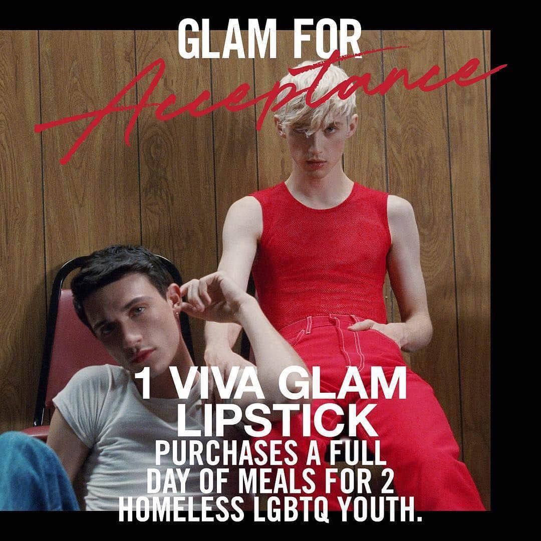 M·A·C Cosmetics UK & Irelandさんのインスタグラム写真 - (M·A·C Cosmetics UK & IrelandInstagram)「@troyesivan and @jacobbix glam for the acceptance of the LGBTQ+ community. 💄 What do you GLAM for? #IGLAMFOR  #vivaglam #bethechange #aidsawareness #changetheworld #lgbtq #hivaids #hivtesting」5月2日 19時38分 - maccosmeticsuk