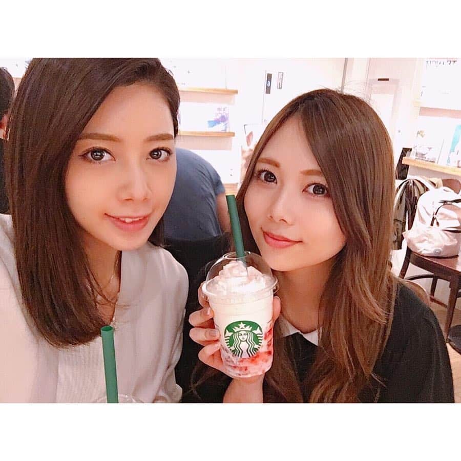 西村季里子のインスタグラム：「・ ももちゃんとランチとお茶した日🌹 2枚目の写真のわたし、 ミッキーの耳つけてんのかと思った笑った #ランチ#お茶#lunch#スタバ#starbucks  #ミッキー#耳#静かなスタバで声を殺して笑った #ももちゃんといると何かしら事件起こる #幸せ#楽しみ#嬉しみ#かわいい#美人#GW」