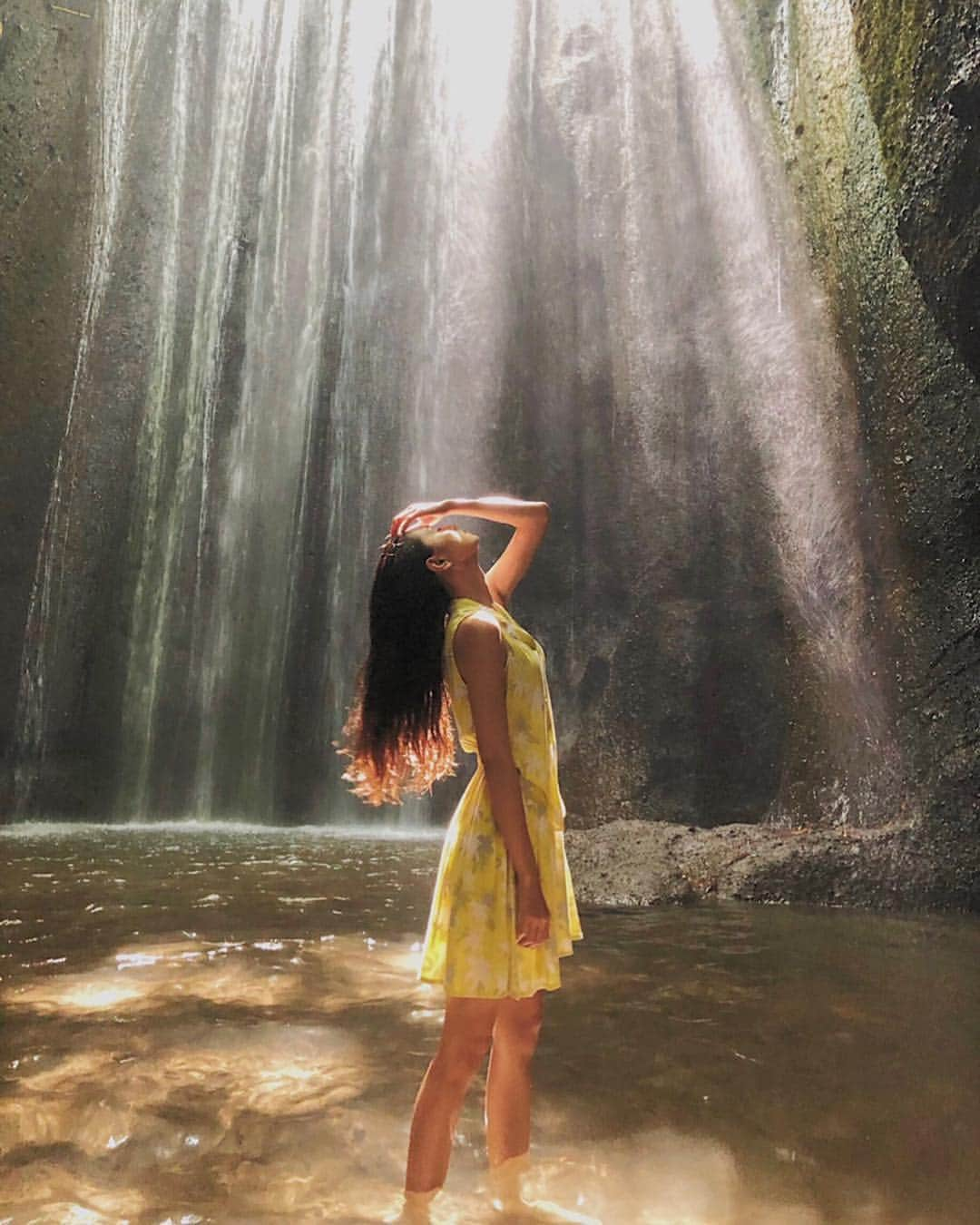 西原有紀さんのインスタグラム写真 - (西原有紀Instagram)「Tukad Cepung Waterfall Bangli 🌊 ✴︎ ✴︎ ✴︎ #バリ #bali #パワースポット #トゥカッチュプンの滝 #インスタ映え #神々しい #令和  #インドネシア #バリ」5月2日 19時52分 - u_ki0211