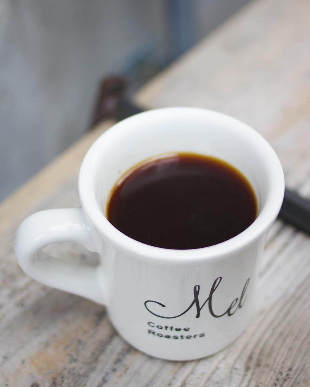 Mel Coffeeさんのインスタグラム写真 - (Mel CoffeeInstagram)「マグカップの飲み口一つで コーヒーの口当たりは 大幅に変わります。  心地よい味わいと なめらかな口当たりが 格段にアップします。気になる方は お店でチェックしてみてくださいね ☕️ 明日も よろしくお願いします😊 GW期間中 毎日 コーヒー100g以上ご購入で  ホットコーヒー(クイックブリュー)プレゼントしています🎁」5月2日 20時05分 - melcoffeeroasters
