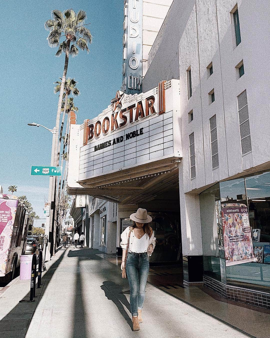 Manamiさんのインスタグラム写真 - (ManamiInstagram)「📍Studio City shopping day👗👡👒🛍 ㅤ デニムとキャミのコーデ1番好きかも🤭 キャミの下はニップレスです。 この日の服について質問何件か頂いたので載せます🙌🏼 全然大したootdではないけど😟 ㅤ hut @brixtonwomens @brixton jacket @cavezarosso camisole @hm denim&boots @urbanoutfitters  watch @breitling_japan @breitling shell ring @oceanbabe.official  ㅤ 📸 @ailove_la」5月2日 20時15分 - manashika