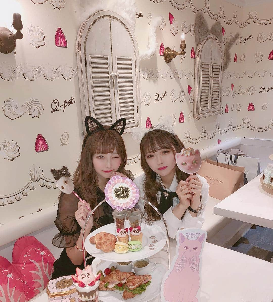 さきぼんさんのインスタグラム写真 - (さきぼんInstagram)「5/7からの Q-pot“ネコ”CAFE 事前お披露目会へ🐾 . . #qpot #qpotcafe #cat #kawaii #cafe #sweet #macaron #cake #parfait #cupcake #cherry #afternoontea #teatime #tokyo #harajuku #omotesando #instagood #instafood #instagram #japan #japanese #カフェ #マカロン #ケーキ #原宿 #表参道 #表参道カフェ #かわいい #猫 #exhibition」5月2日 20時16分 - sakibon69