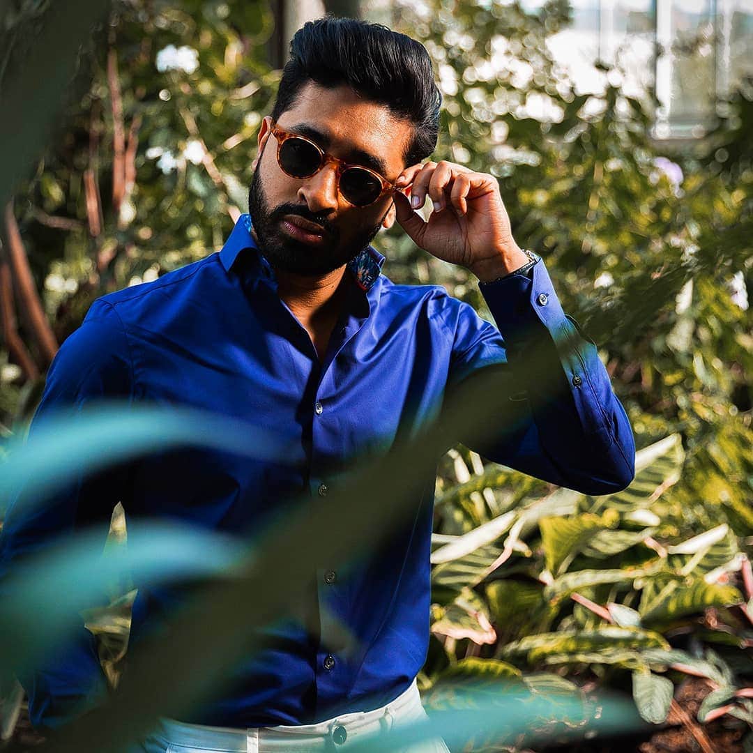 のインスタグラム：「@singhgentry, wearing our Italian poplin contrast shirt, showing that a little bit of detail goes a long way. . . .📍@barbicancentre . .📸@sandymakessense」