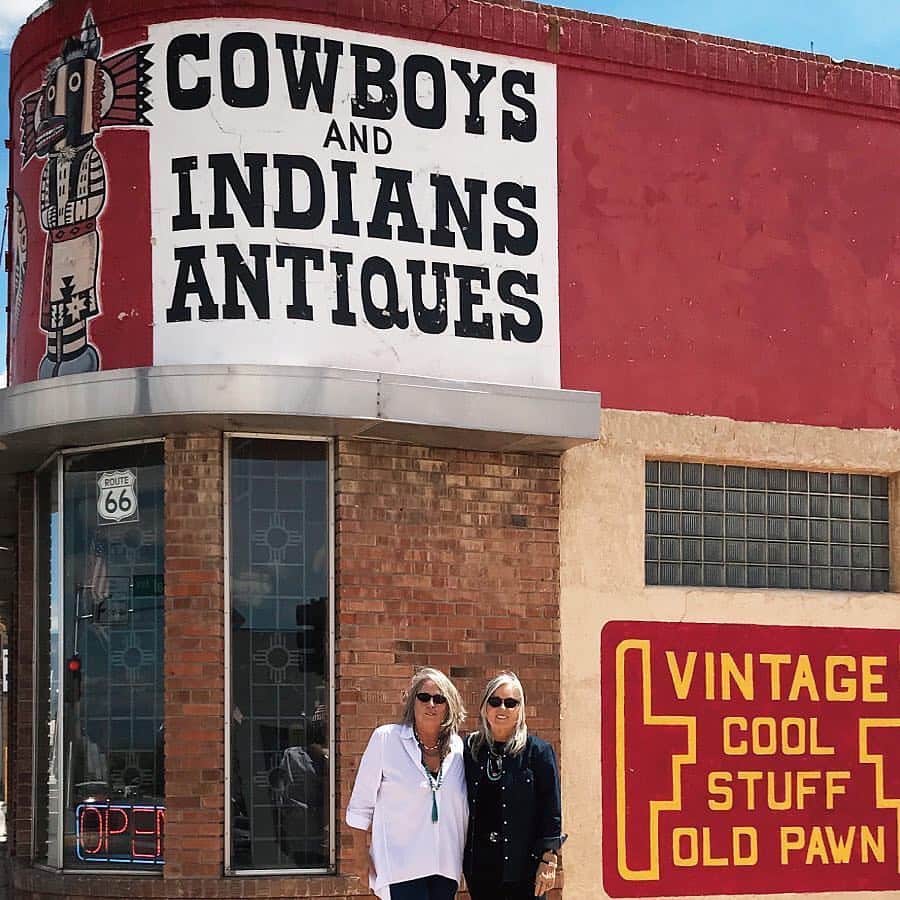 FREAK'S STORE渋谷さんのインスタグラム写真 - (FREAK'S STORE渋谷Instagram)「@openstudio_gallery via @PhotoAroundApp ﻿ 🔜﻿ ニューメキシコ州アルバカーキ発の本格派インディアンジュエリーショップ﻿ 『Cowboys & Indians antiques』のPOP UP SHOPを  @openstudio_gallery にて開催。﻿ ﻿ Cowboys & Indians antiquesは、オーナーTerry Schurmeierによって1995年に創られ、それ以来、ネイティブアメリカンとウェスタンアートに新しいコンセプトをもたらして来ました。世界各地の有名なディーラーからセレクトしたコレクション達は今もショーケースの中で魅力を放っています。﻿ 彼女のギャラリーでは、馴染み深いインディアンジュエリーのアンティークや、ナバホ族、プエブロ族、そしてメキシカンのジュエリー、陶器、テキスタイルからビーズワークまで、そして西部劇映画に登場した品々やカウボーイギア、あらゆる美術館級のアイテムが取り扱われています。﻿ 歴史的なRoute 66沿いにあるリノベーションビルに位置するギャラリーはコレクター、学生、そして芸術家達が、西部やアメリカ先住民のテーマに関する新刊書と絶版書の両方を集めたライブラリを鑑賞、購入、参考にする為に訪れるさいに絶好のロケーションにあります。﻿ Cowboys & Indians antiquesはウェスタンやインディアン、そしてヒスパニックのアートに常に興味を持ち続けています。﻿ ﻿ 今回は、日本では初のお披露目となる新しいジュエリーブランド「C&I 2」の発売や、エッセンシャルなウェスタンアートの展示など、日本ではなかなか味わえない彼女たちの魅力を是非感じに来てください。﻿ ﻿ LAUNCH PARTY：5月10日（金）18:00〜20:00﻿ ﻿ 今回は彼女たちの来日を記念して、ささやかながらローンチパーティーを開催致します（FREE BEER／どなたでも参加可能です）。 POP UP SHOP開催期間：5月10日（金）〜5月12日（日）﻿ ﻿ #cowboysandindiansantiques﻿ #indianjewelry﻿ #newmexico﻿ #albuquerque﻿ #freaksstore﻿ #openstudio_gallery﻿ #popupshop﻿ #gallery」5月2日 20時37分 - freaksstore_shibuya