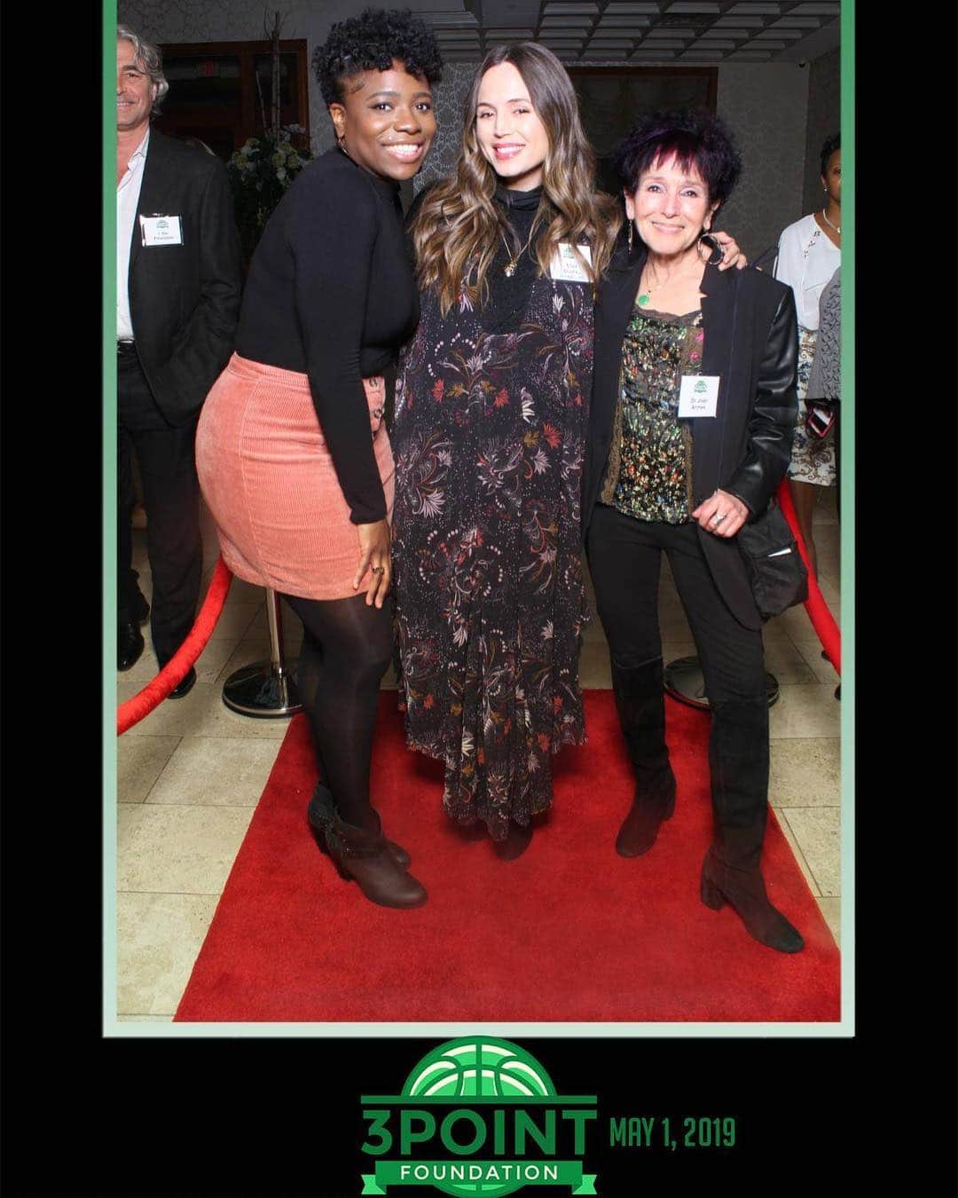 エリザ・ドゥシュクのインスタグラム：「🏀💃🏻💚 loved being with my @3pointfoundation peeps last night at the annual #3PointFoundation gala! #Bball + #dance programs combined w/fundamental social-emotional learning + mentorship 👏 #Boston @umassboston @bgcboston (+ my #7mos 🏀🤰🏻😅!) @3ptfoundation」