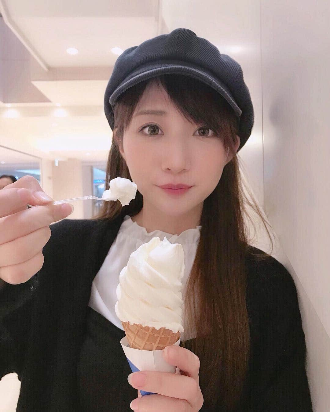 池田愛恵里さんのインスタグラム写真 - (池田愛恵里Instagram)「旅行に来たらついついソフトクリーム食べてしまう…🍦濃厚で美味しかった… #きのとや」5月2日 20時44分 - ikeda_aeri