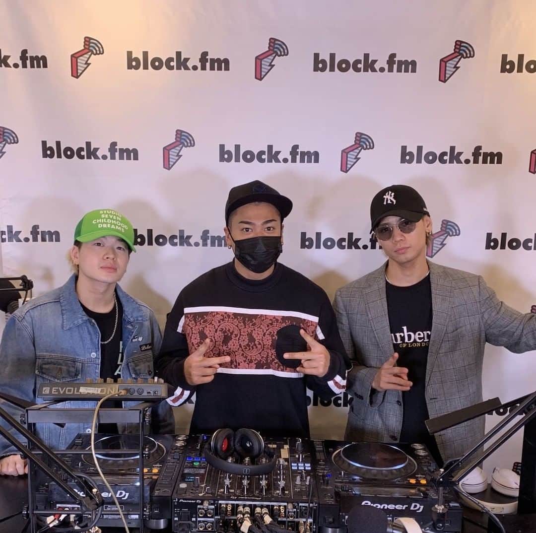 のインスタグラム：「超個性派なダンス＆ボーカルグループTHE RAMPAGEによるウィークリープログラム「RMPG DOPE STATION」📡✊💥 ⁣ メインMC LIKIYAと準レギュラー山本彰吾、神谷健太が登場📻⚡️😁 選曲に注目です✅⁣ #rmpg_dope #therampage #ランドプ #blockfm @the_rampage_official⁣ アーカイブ視聴と番組情報は Linkin.bio にて」